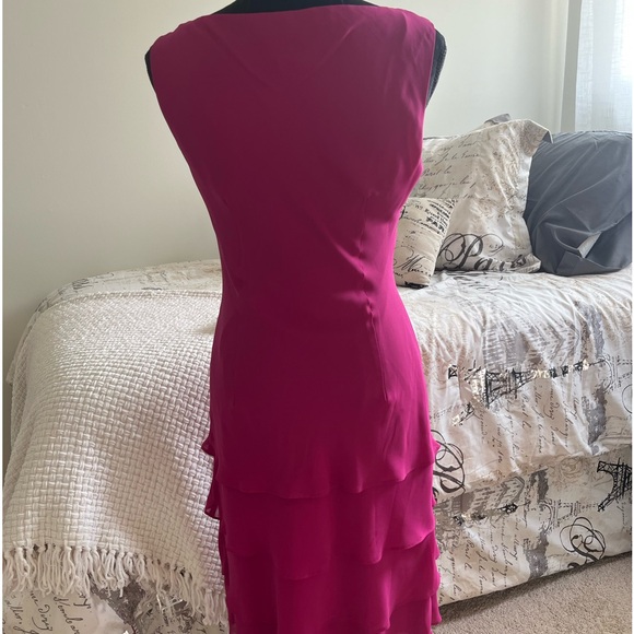 Beautiful fushia dress!  Perfect all-season dress for many occasions. EUC. - Picture 3 of 5